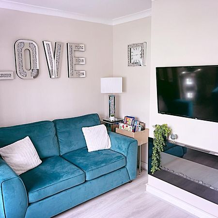 Entire 3-Bedroom Home In Oldham - Guest House Exterior foto